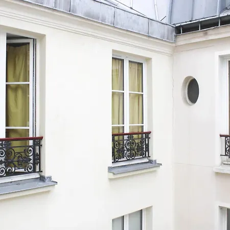 Bright Just Steps From The Marais